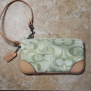 💚Coach💚 wristlet